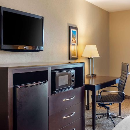 Comfort Inn & Suites Perry National Fairgrounds Area Esterno foto