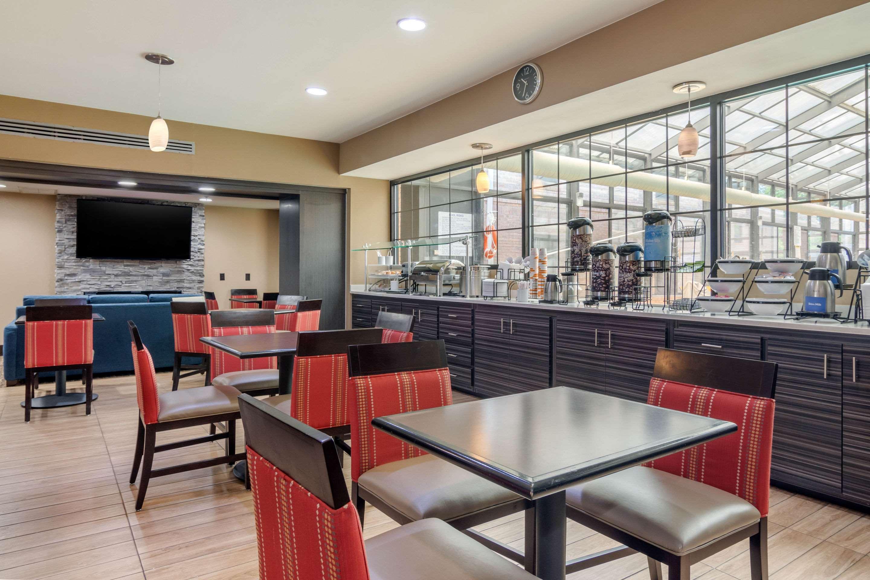 Comfort Inn & Suites Perry National Fairgrounds Area Esterno foto