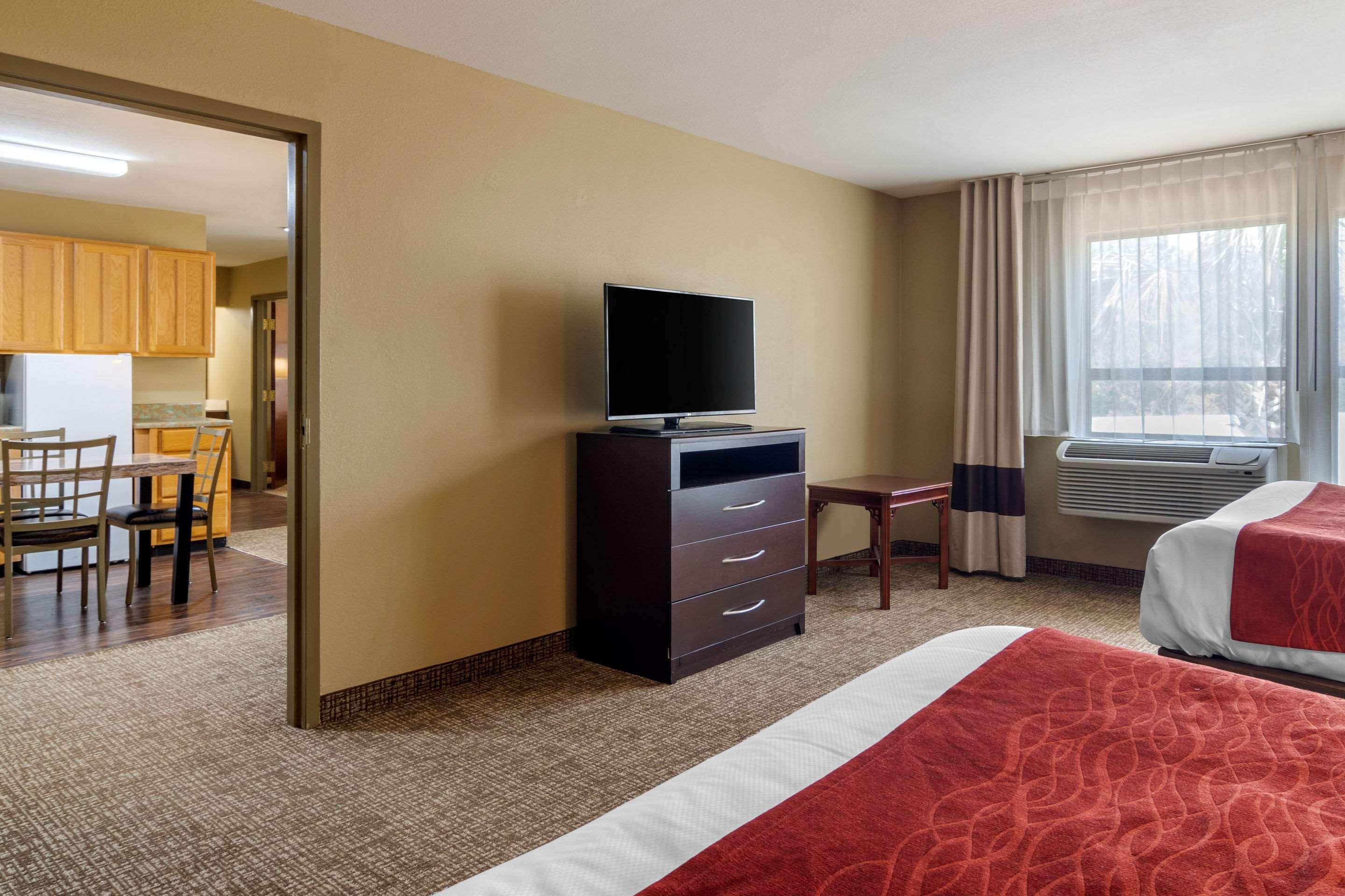 Comfort Inn & Suites Perry National Fairgrounds Area Esterno foto