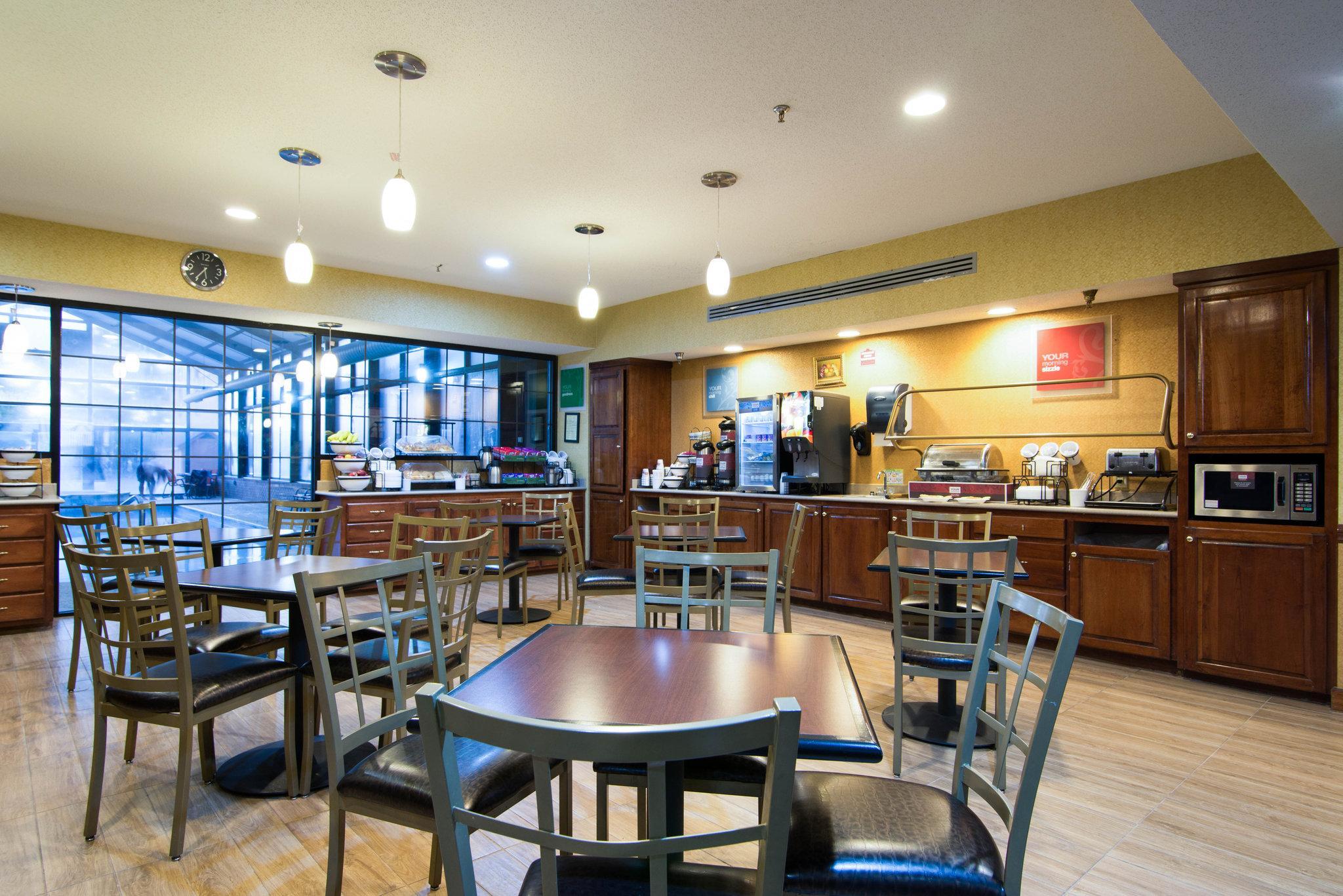 Comfort Inn & Suites Perry National Fairgrounds Area Esterno foto