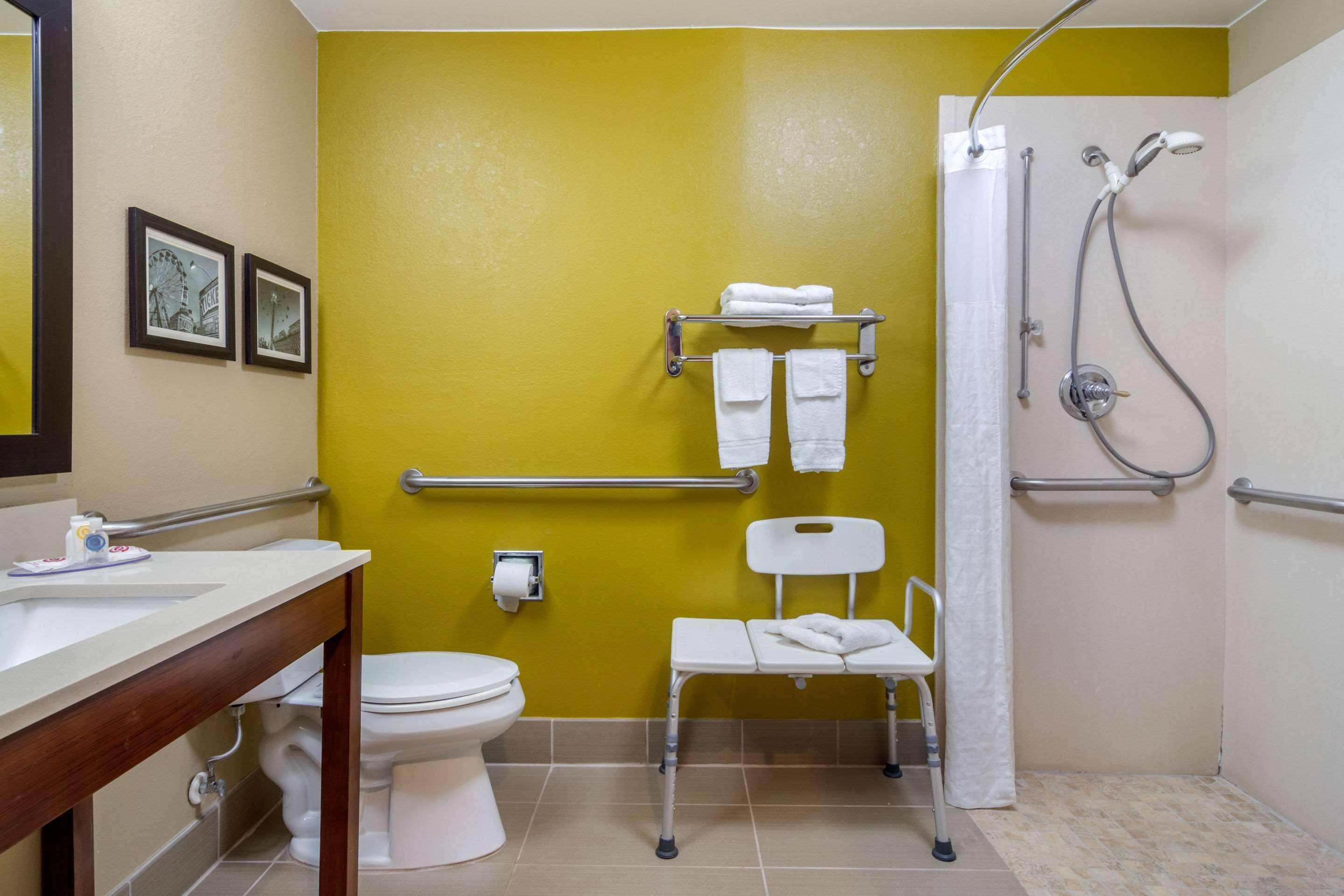 Comfort Inn & Suites Perry National Fairgrounds Area Esterno foto