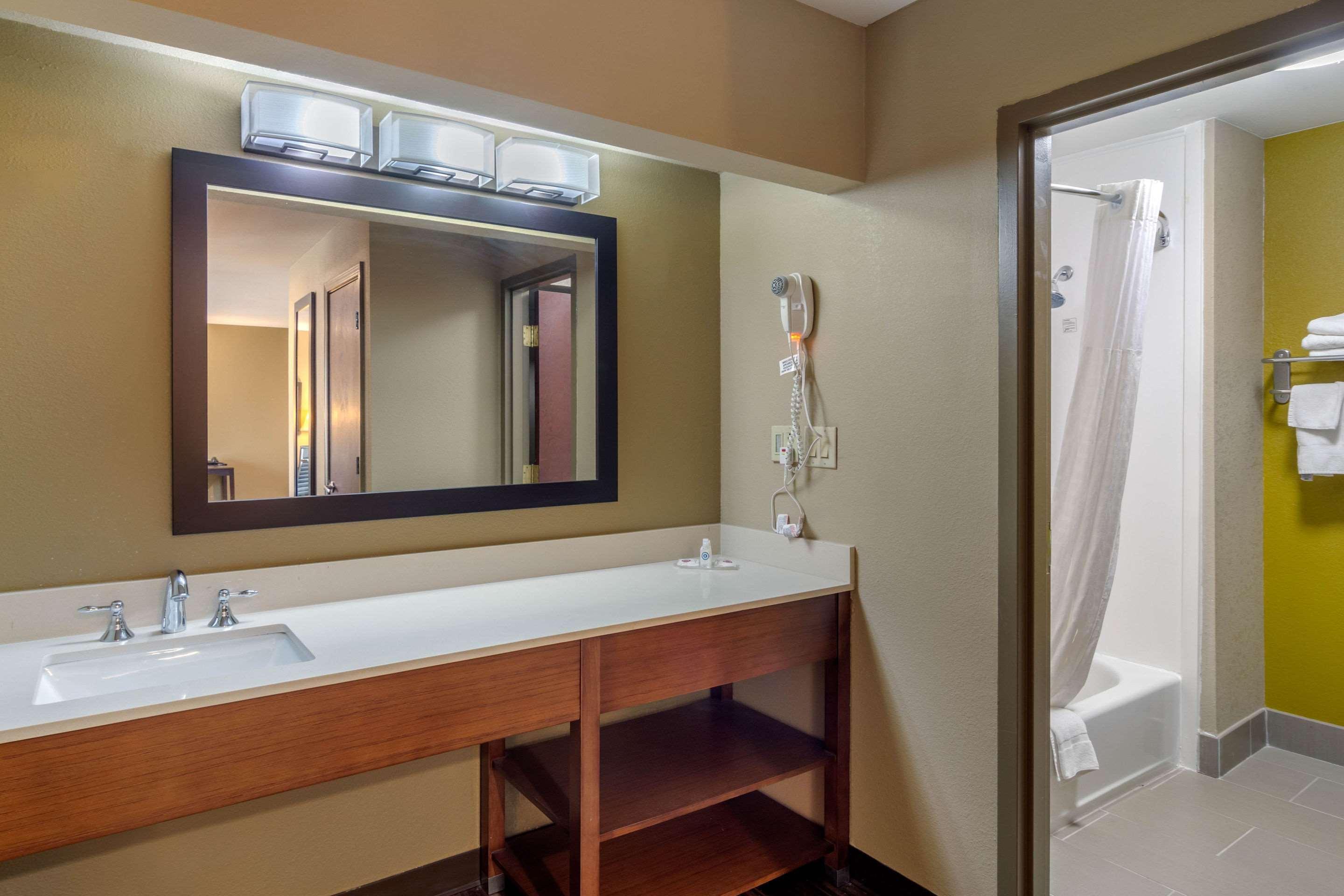 Comfort Inn & Suites Perry National Fairgrounds Area Esterno foto
