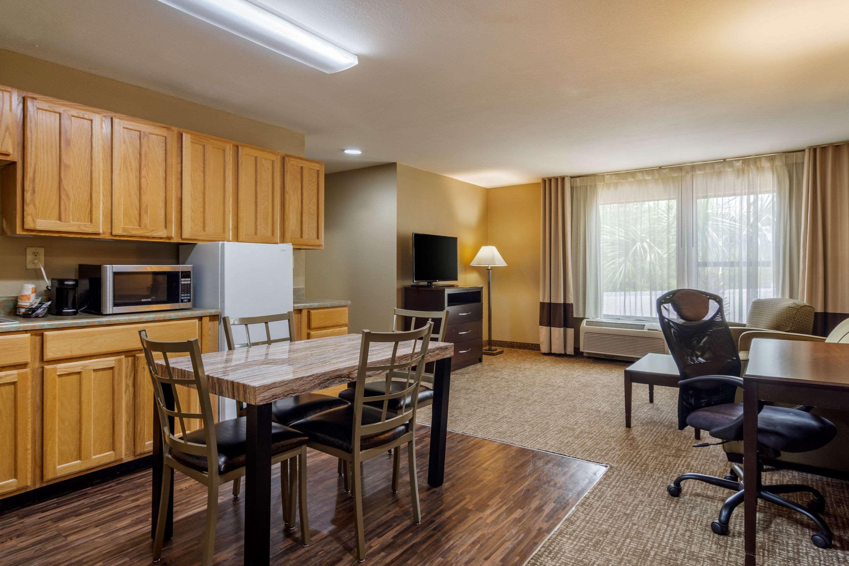 Comfort Inn & Suites Perry National Fairgrounds Area Esterno foto